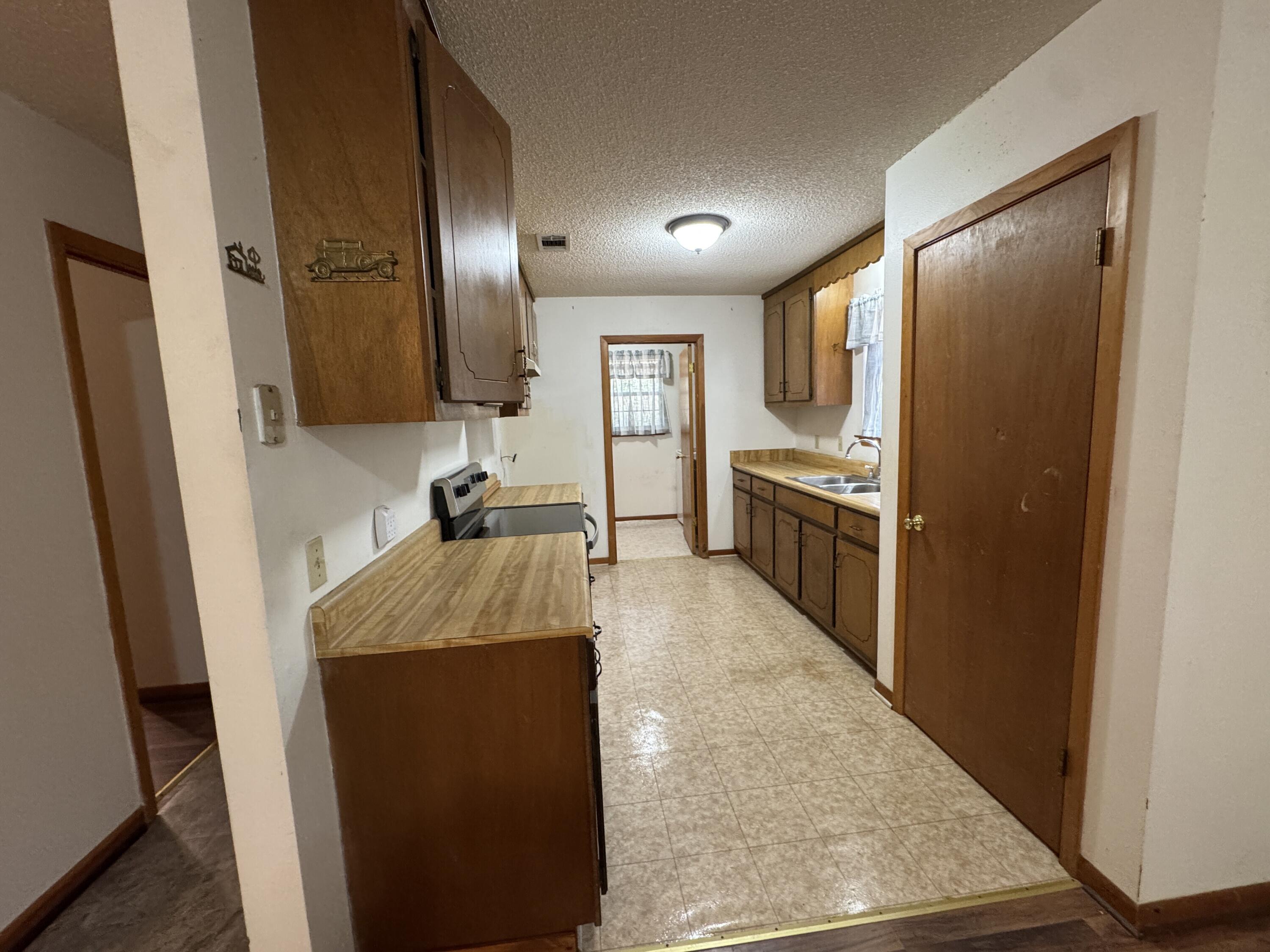 METES & BOUNDS - Land