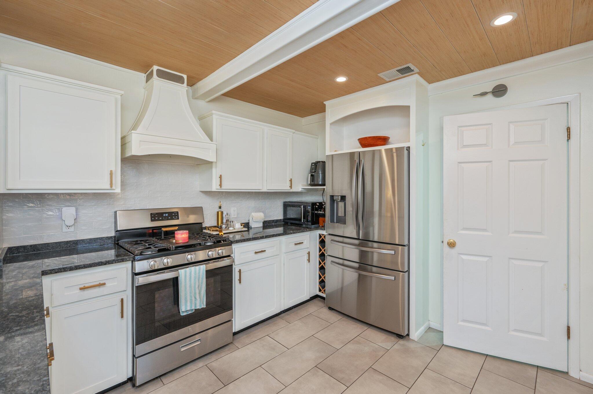 PARKWOOD LANE BLUEWATER BAY - Residential Lease