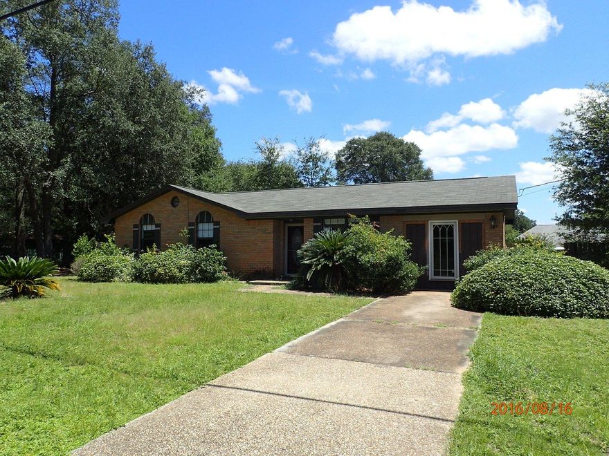 Located in the popular Country Club area of Milton, this Auction REO property is ready to go! All brick exterior, this home has covered patio, privacy fenced back yard, and mature sago palms. Inside the 1 car garage has been previously converted into a bedroom and the laundry room is now considered indoors. Home needs work and will not qualify for all financing, but is definitely a must see to appreciate. Seller's asking price is $67000.00