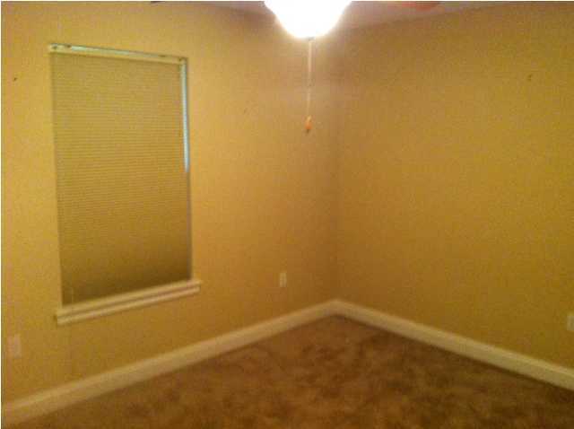 CREETWOOD VILLAGE - Residential Lease