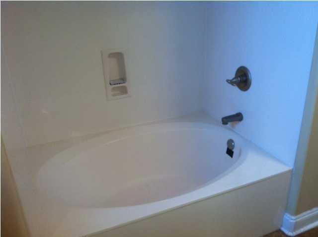 CREETWOOD VILLAGE - Residential Lease