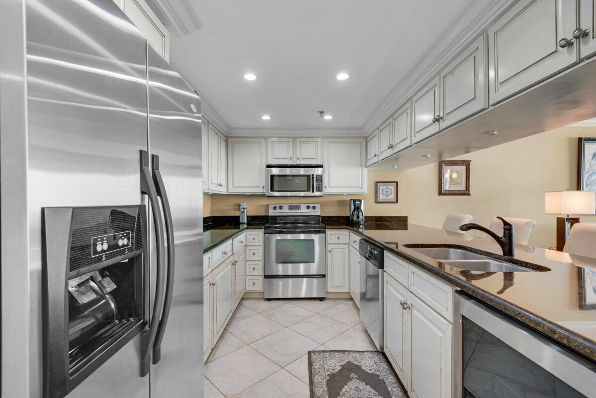 BREAKERS OF FWB PH 1 - Residential