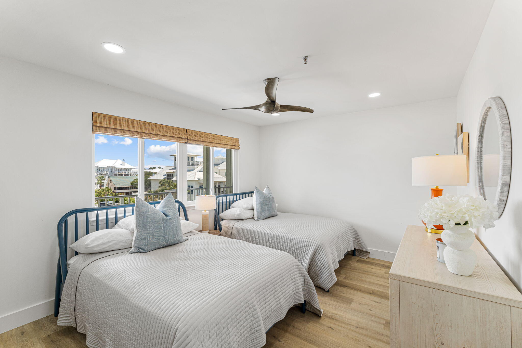 COMMODORE'S RETREAT LIMITED CONDO - Residential