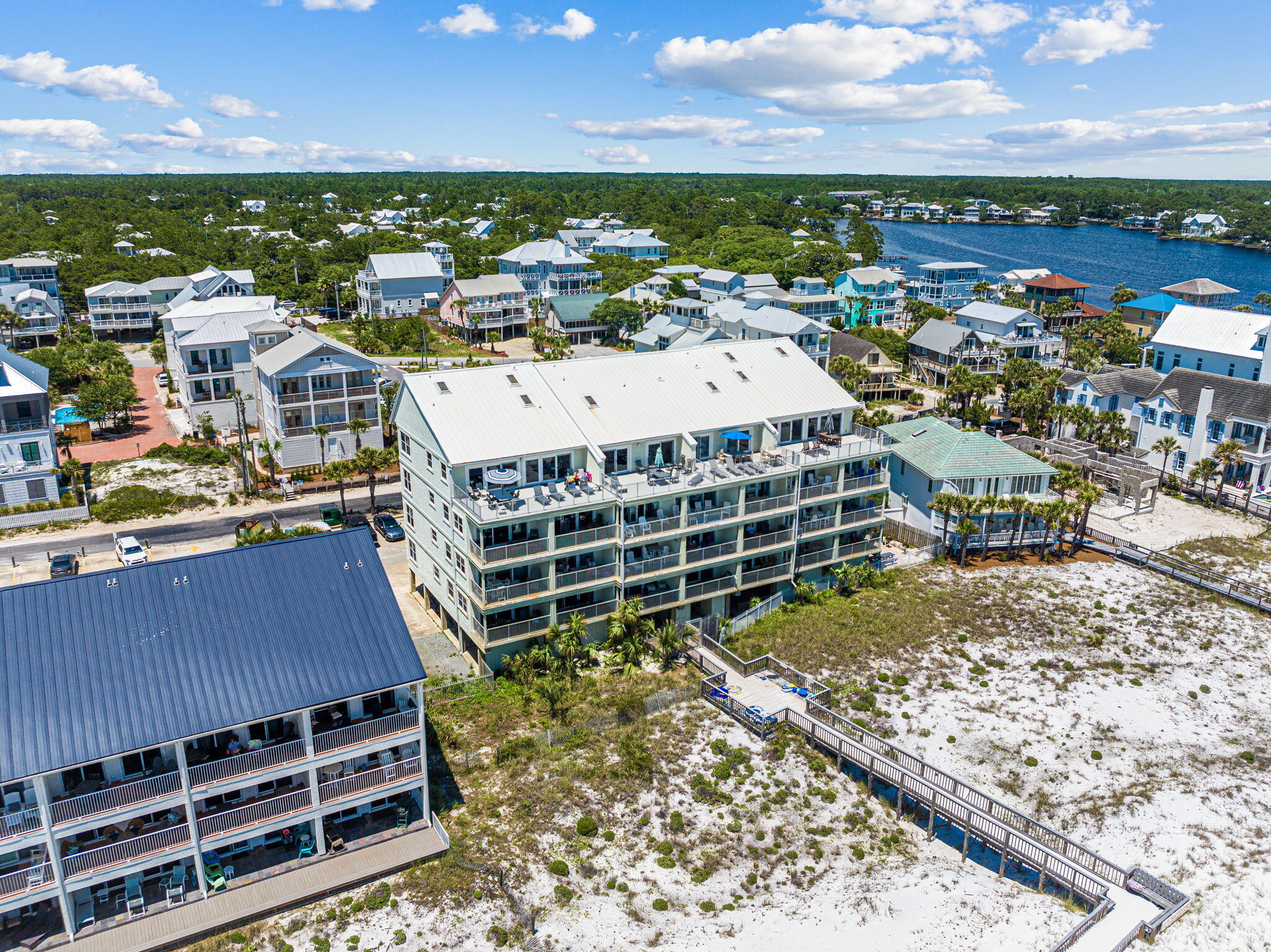 COMMODORE'S RETREAT LIMITED CONDO - Residential