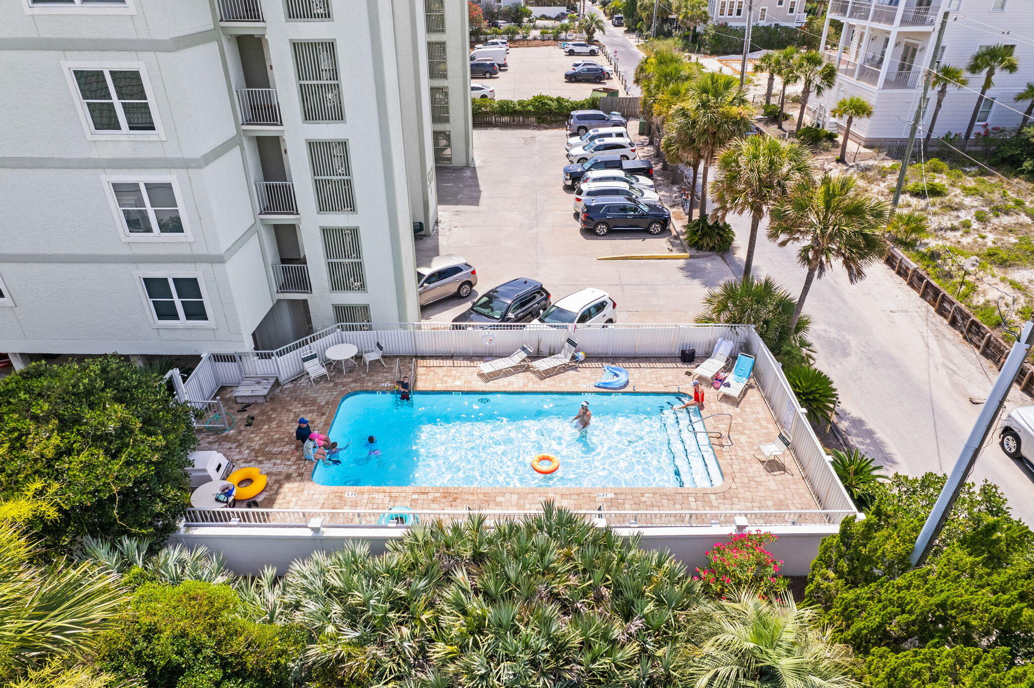 COMMODORE'S RETREAT LIMITED CONDO - Residential