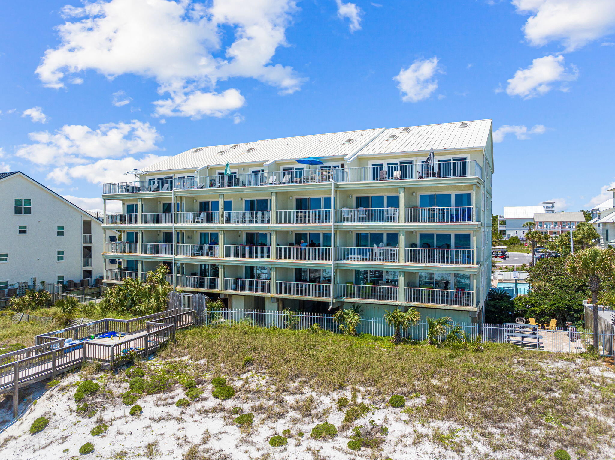 COMMODORE'S RETREAT LIMITED CONDO - Residential