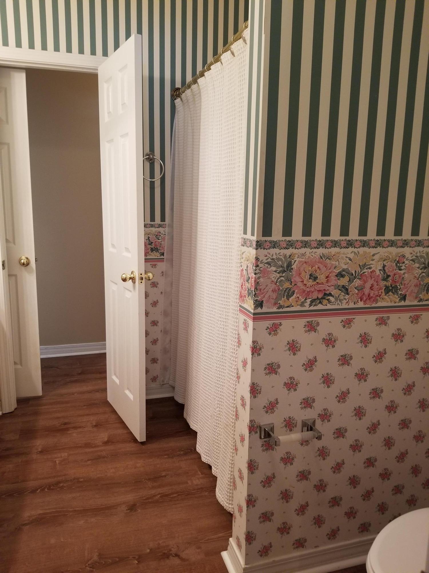 ROCKY BAYOU COUNTRY CLUB ESTATES 3 - Residential