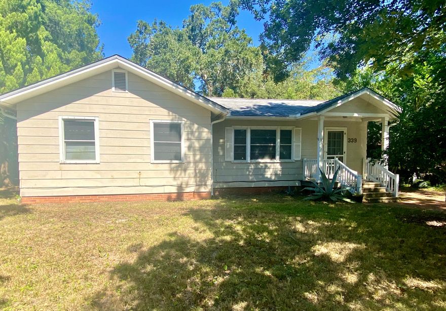 Charming Florida Cottage! 10 minutes to Hurlburt and 15 minutes to Eglin AFB. 3 Bedrooms, 2 Bathrooms.
Wood and Tile Flooring throughout the entire home. Very beautifully kept centralized home.Over sized 2 car Garage. Very Large partially Fenced Backyard. One Block away from the water. Short drive over the bridge (5 minutes) to our gorgeous Gulf Coast. - Boat launch one block away! Text Agent for showing instructions!
Here is Application..Copy and paste in your web browser! https://apply.link/3Tr3nPv