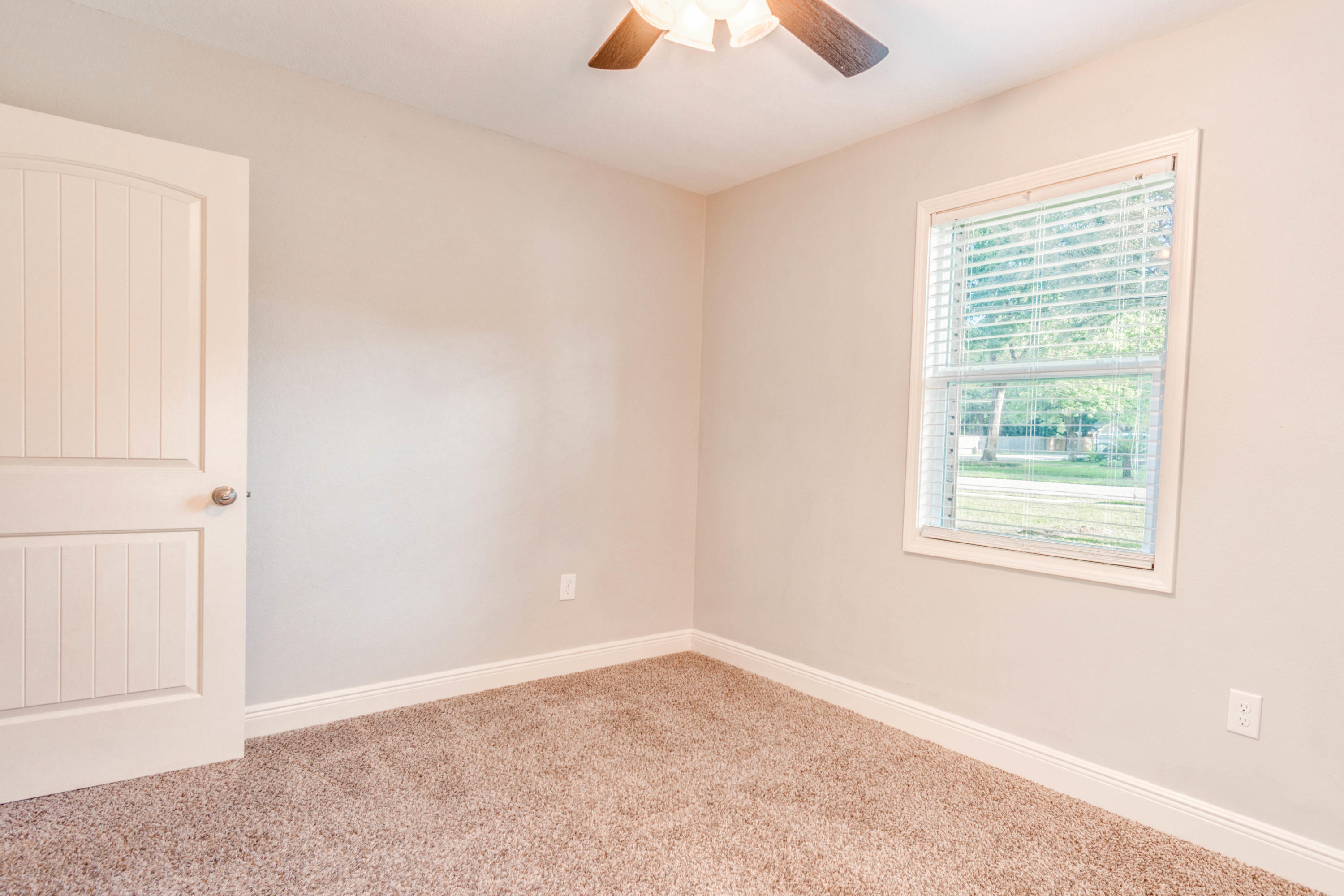 PINECREST HILLS - Residential Lease