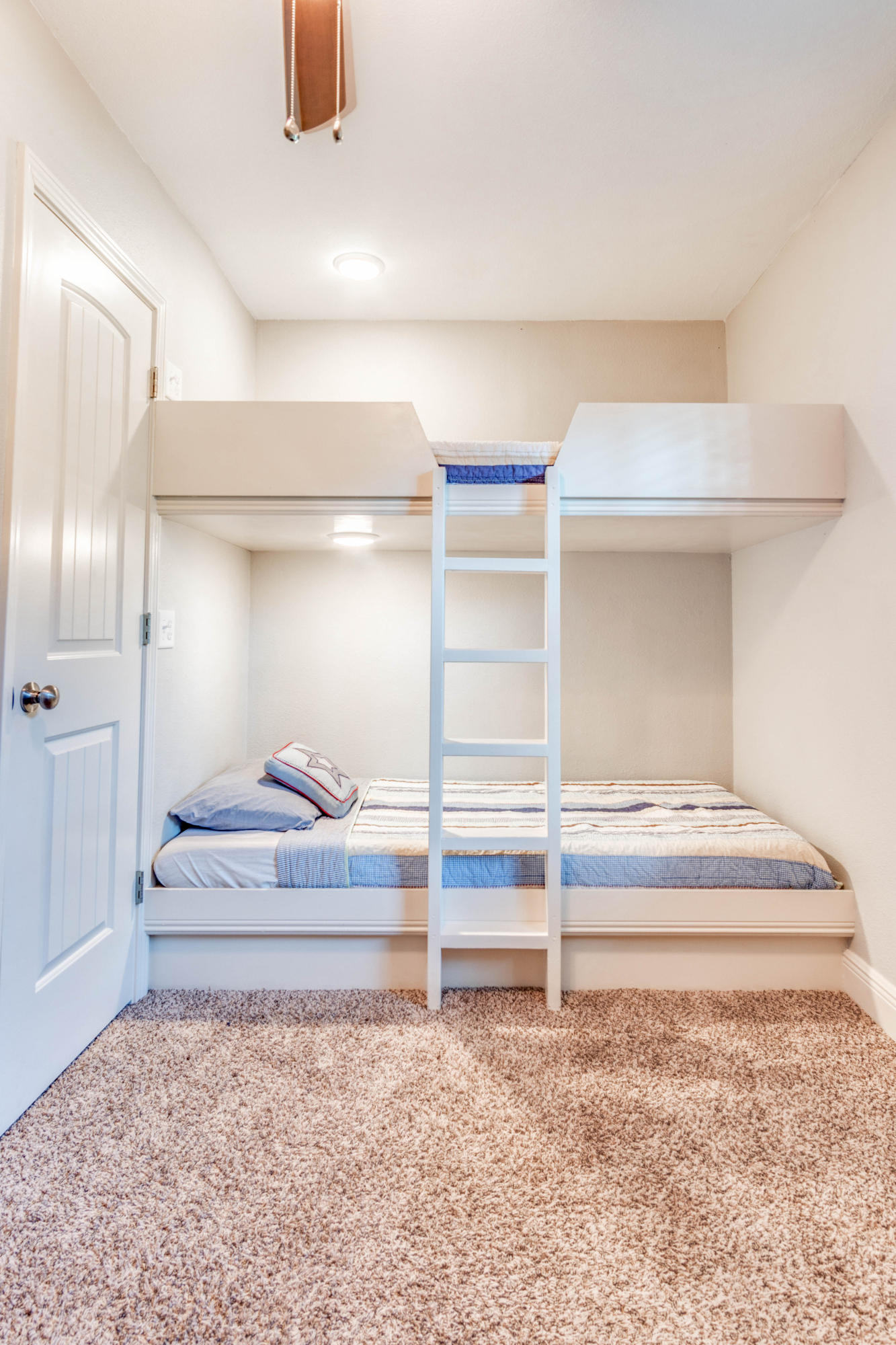 PINECREST HILLS - Residential Lease