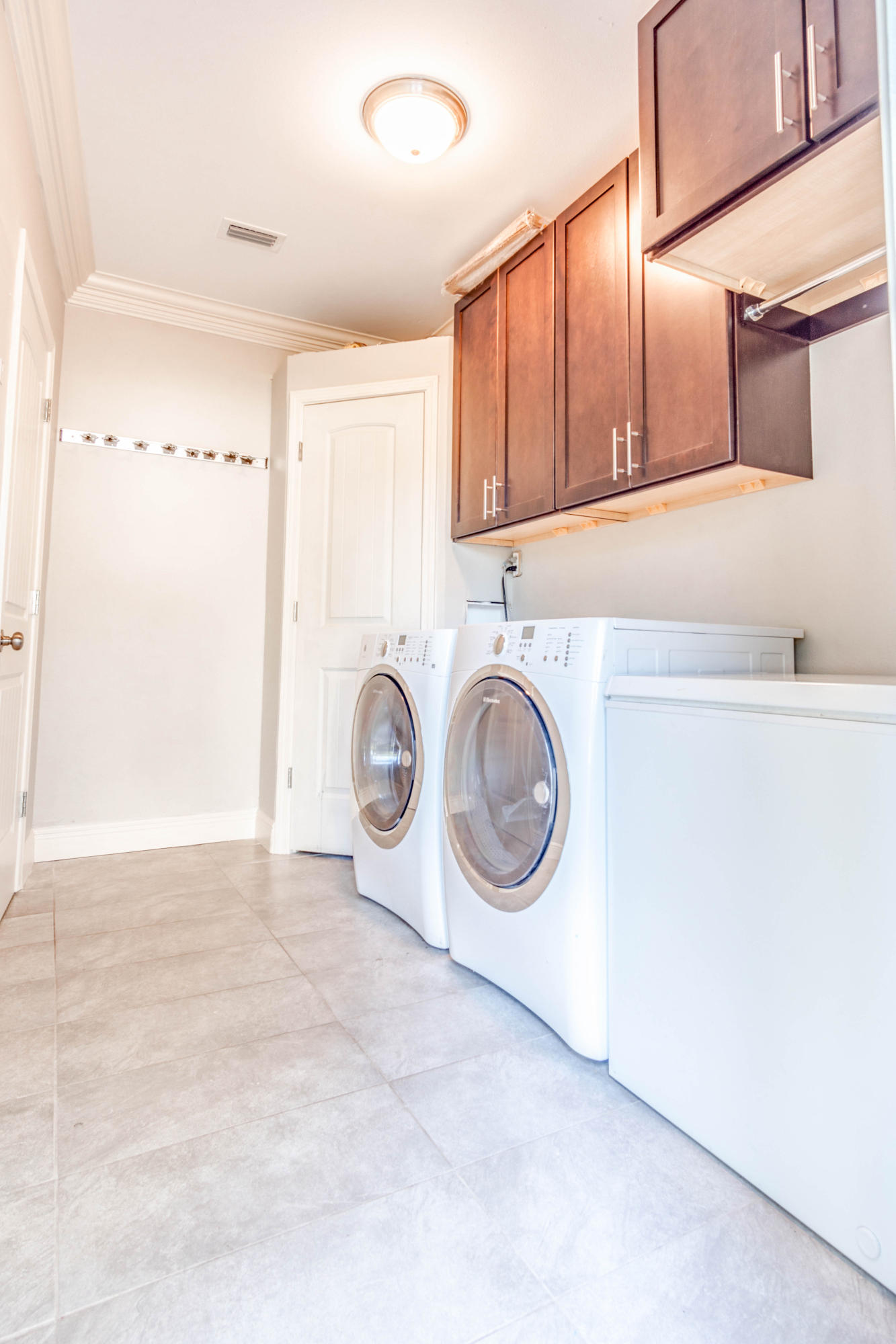 PINECREST HILLS - Residential Lease