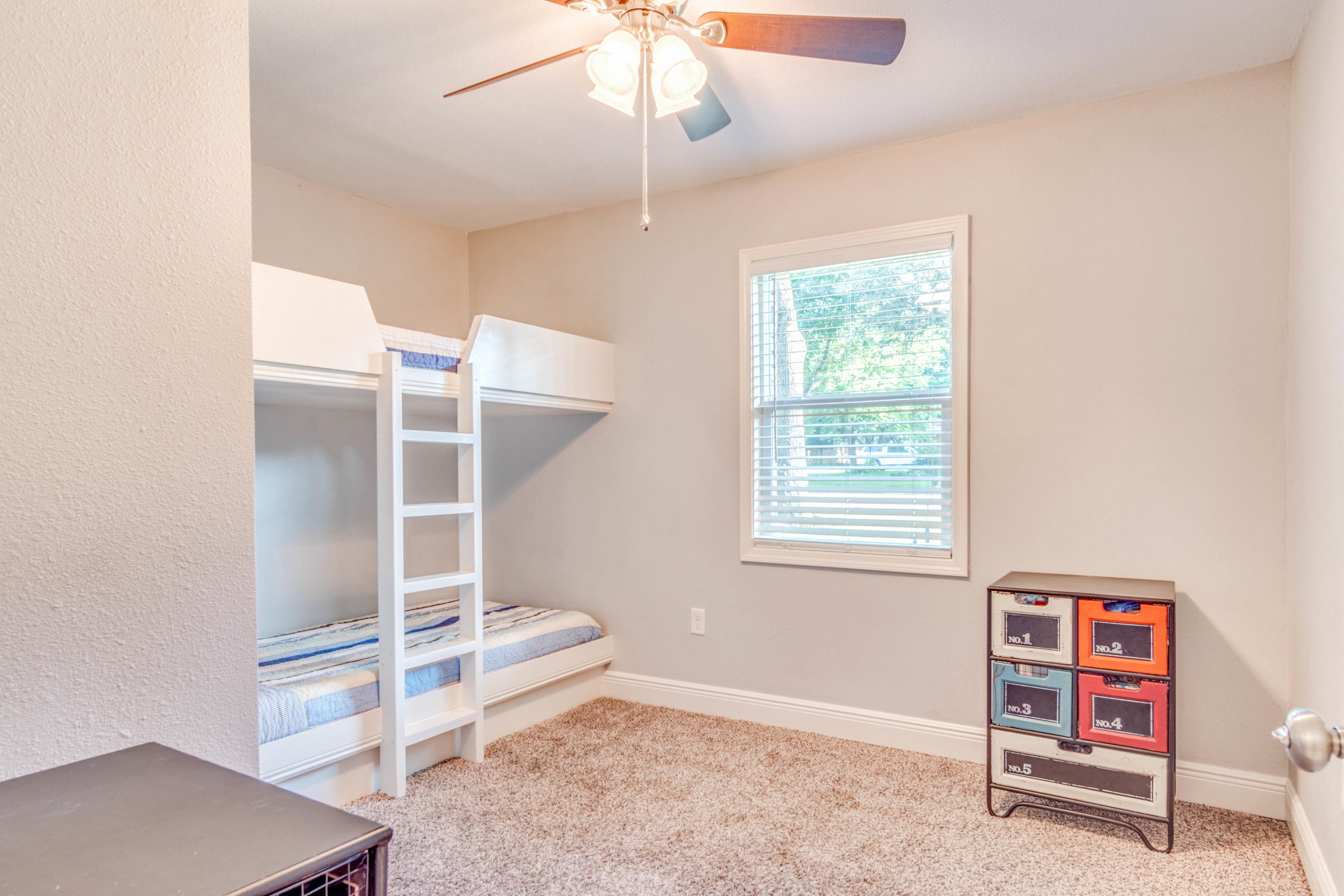 PINECREST HILLS - Residential Lease