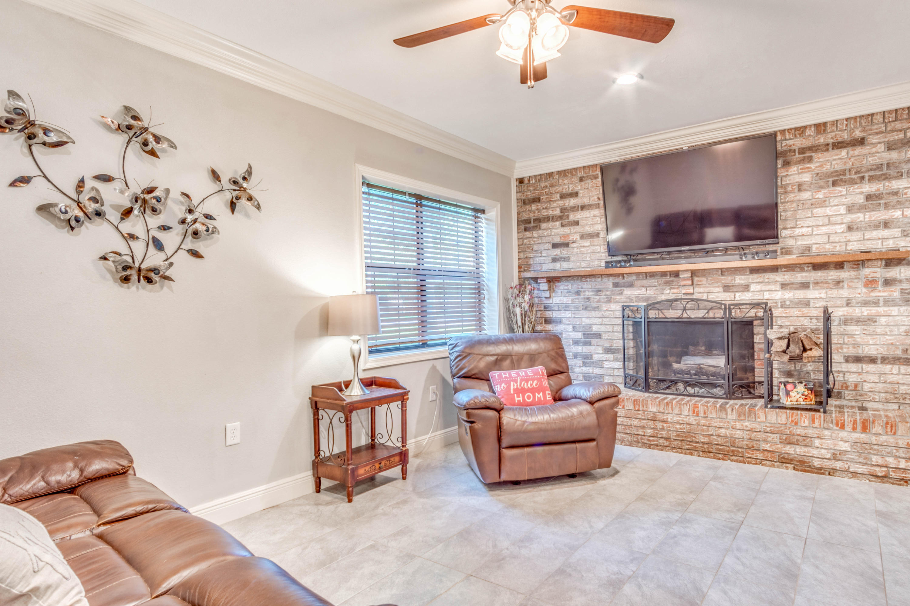 PINECREST HILLS - Residential Lease