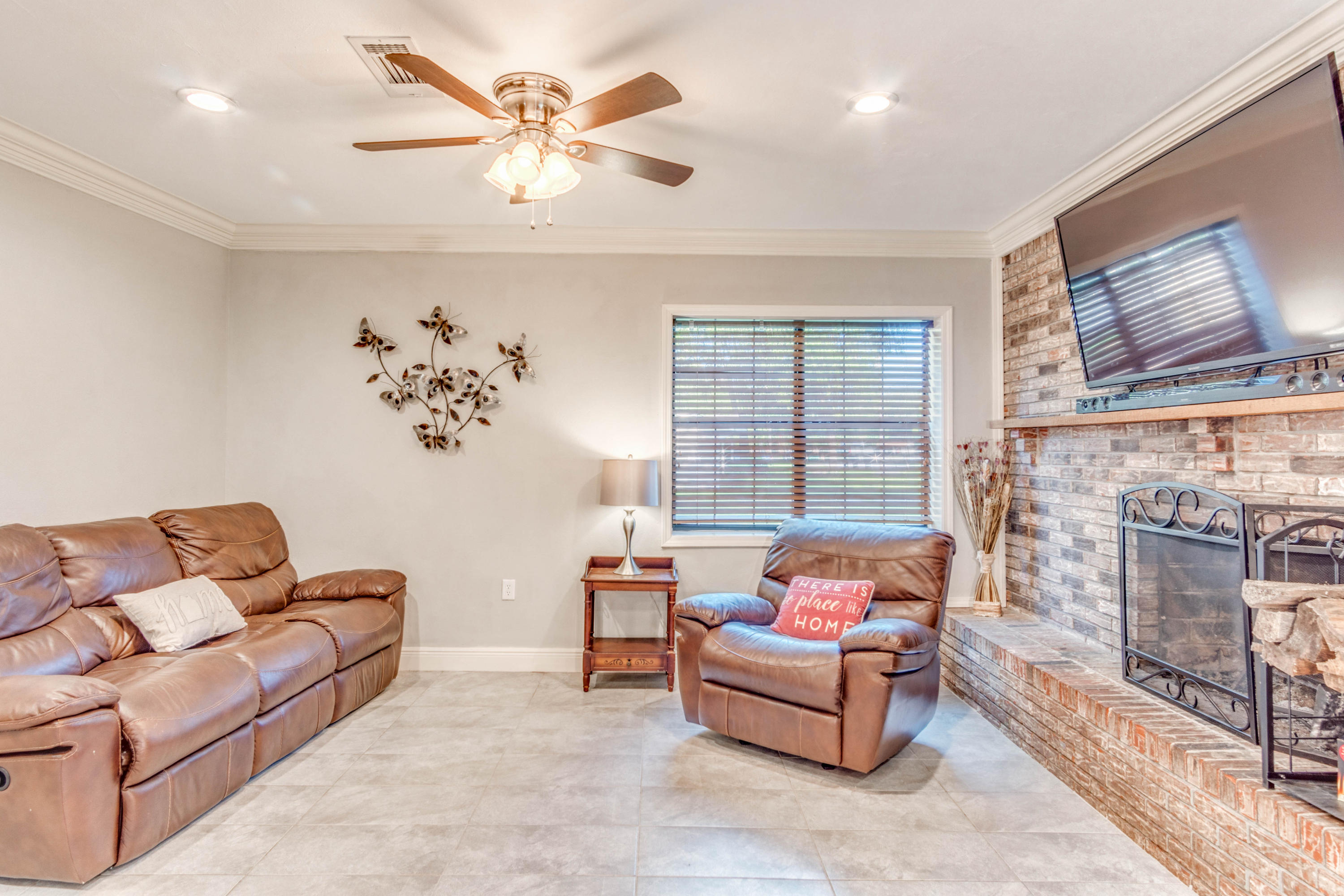 PINECREST HILLS - Residential Lease