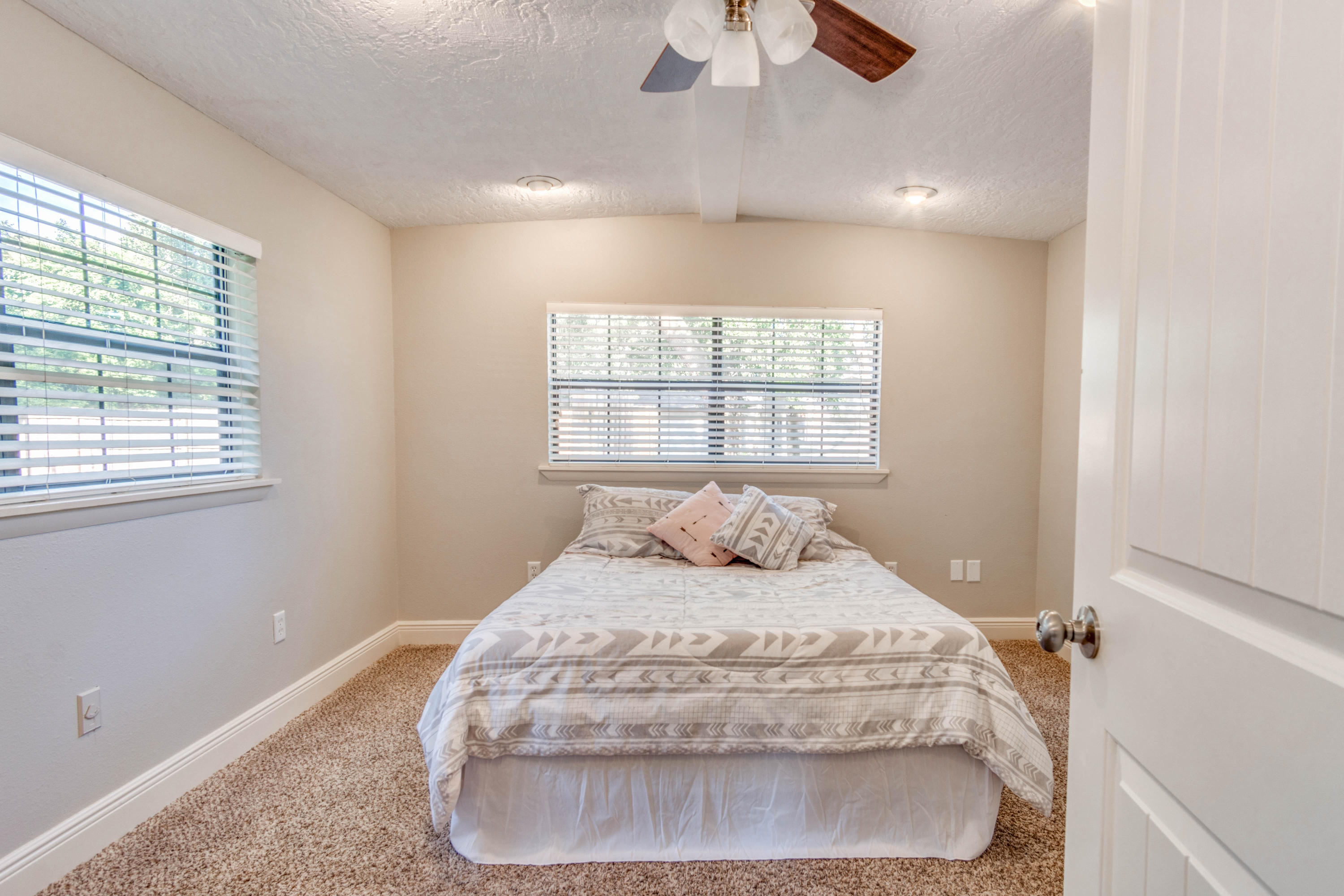 PINECREST HILLS - Residential Lease