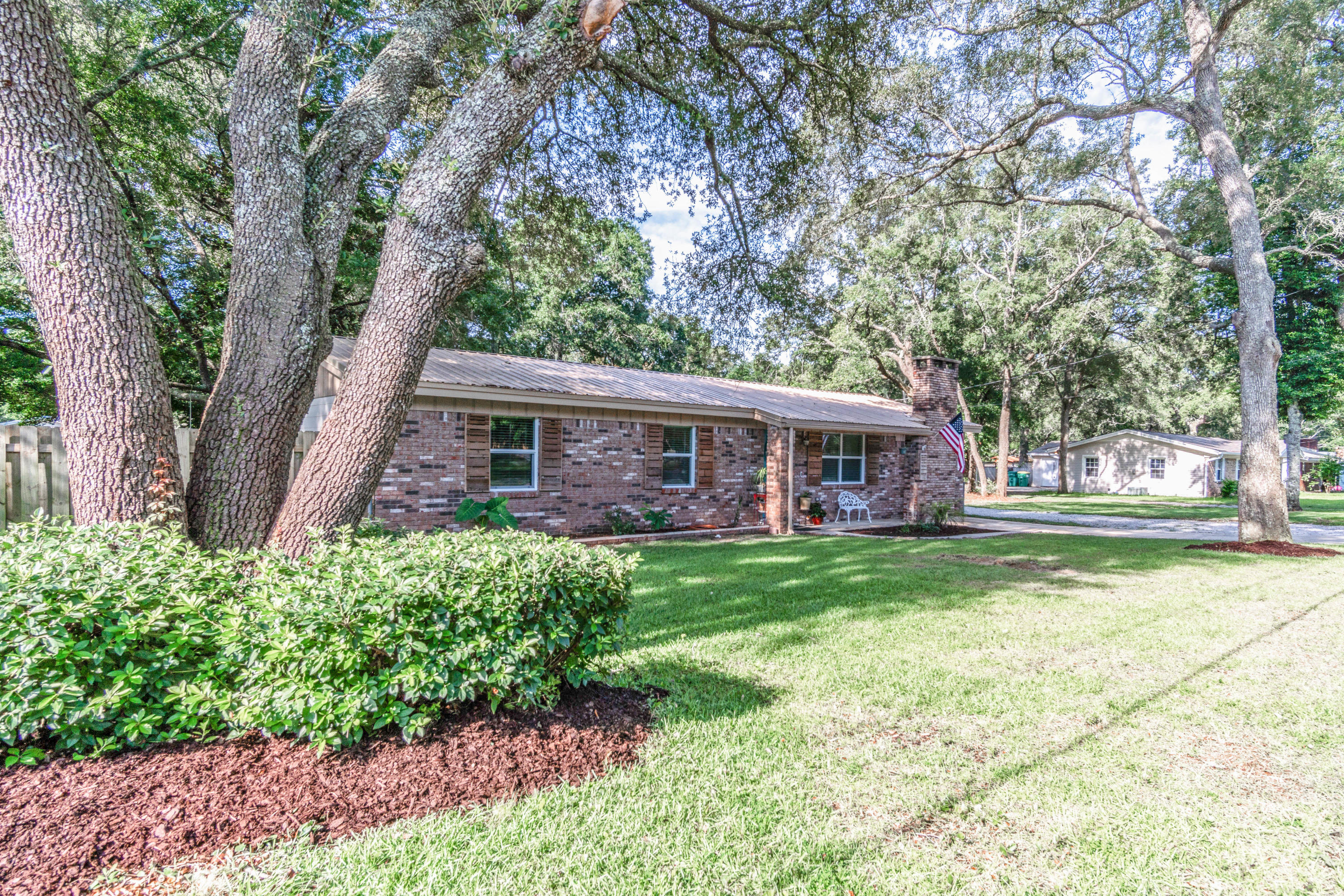 PINECREST HILLS - Residential Lease