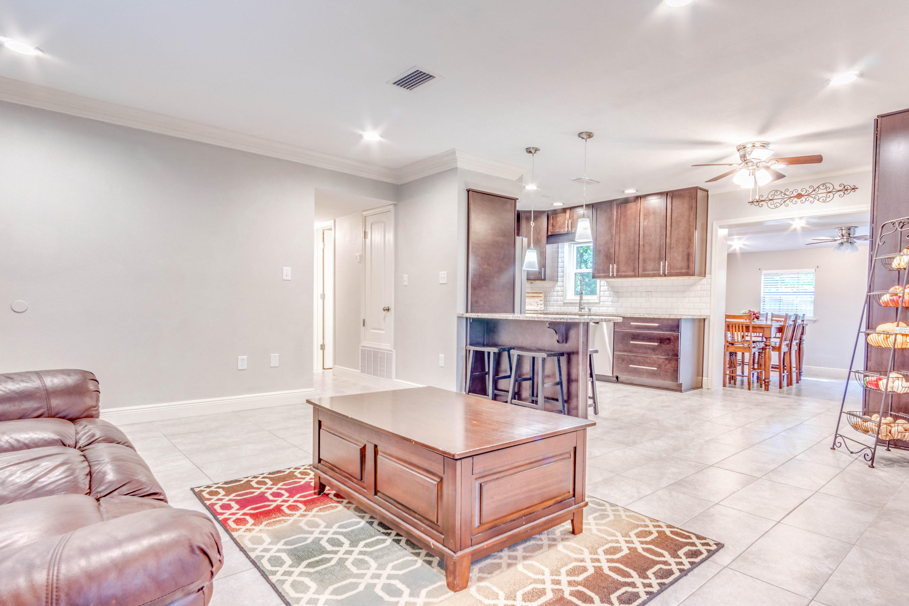 PINECREST HILLS - Residential Lease