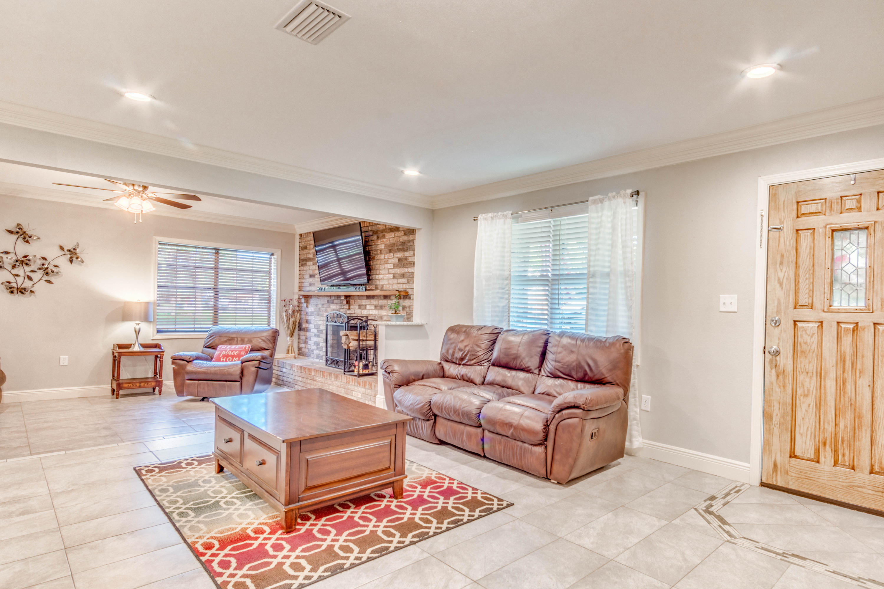 PINECREST HILLS - Residential Lease