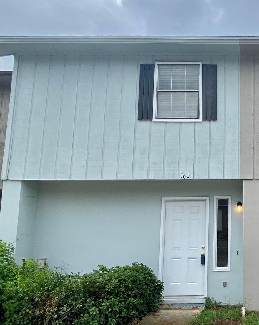 Great Location! Super Convenient to Downtown Ft. Walton Beach this 2 bedroom townhouse has tons of potential and possibilities. The downstairs living and kitchen are open with sliding glass doors that take you to the fenced-in backyard. The backyard has a gate that allows access from the street and there is additional storage off the patio. The 2 bedrooms are located upstairs along with the full bath. Master Bedroom has a walk-in closet. NO HOA NEW ROOF 2021.