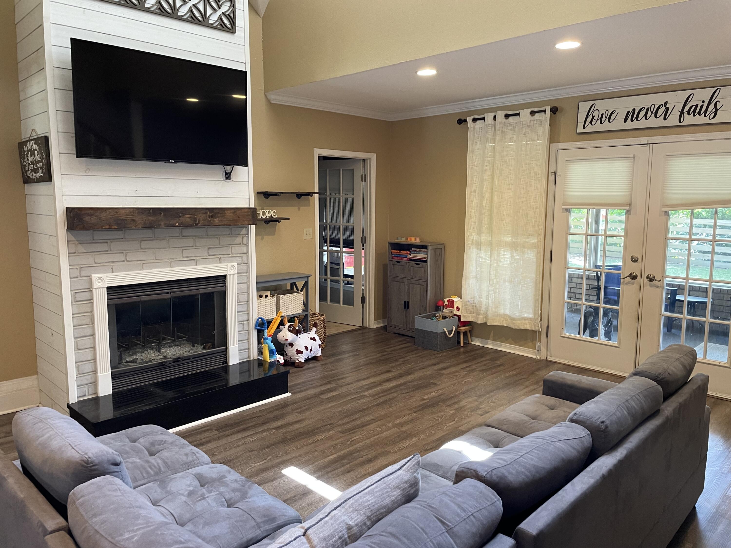 TIMBERLINE ESTATES - Residential Lease