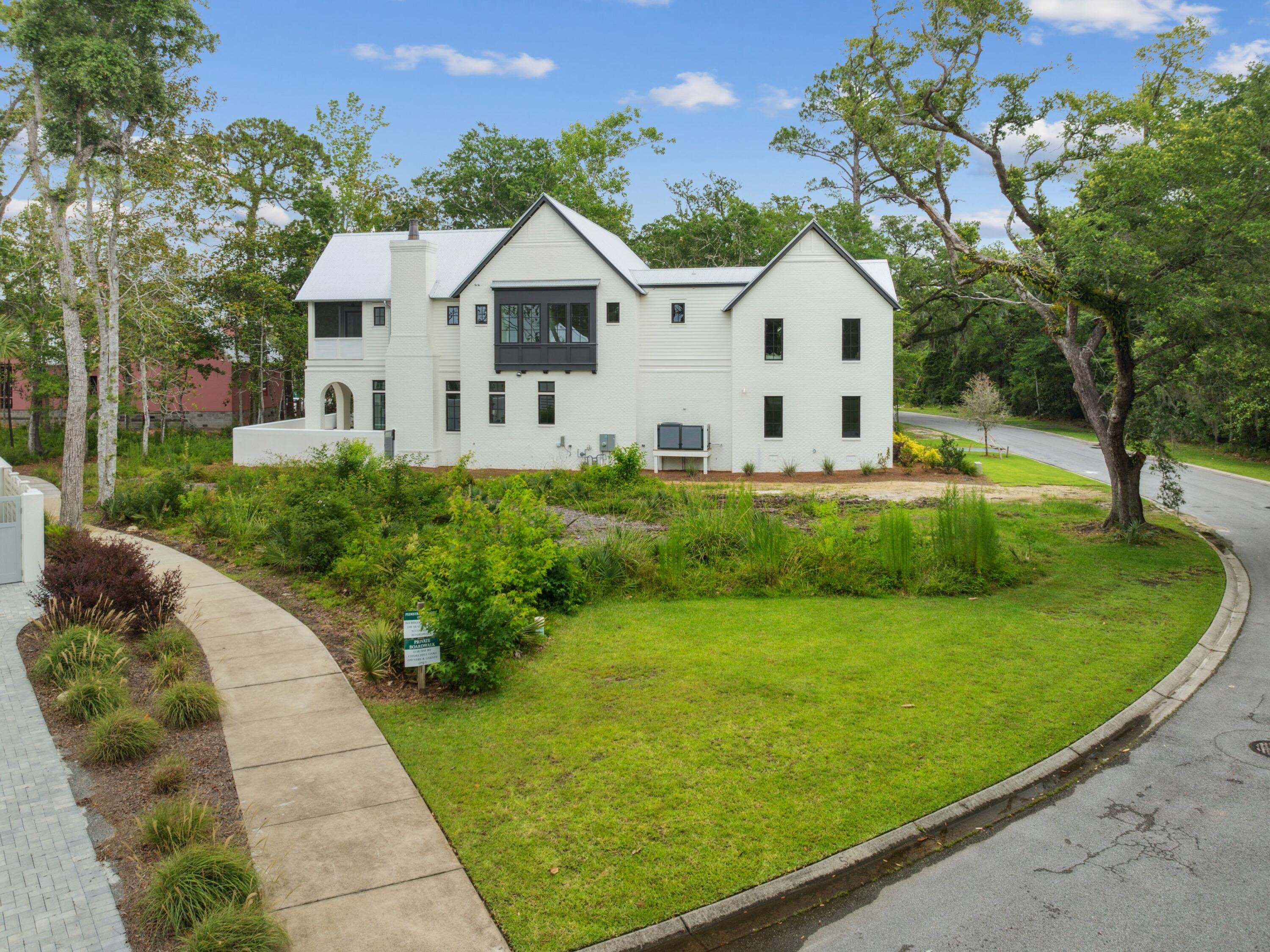 CHURCHILL OAKS - Land