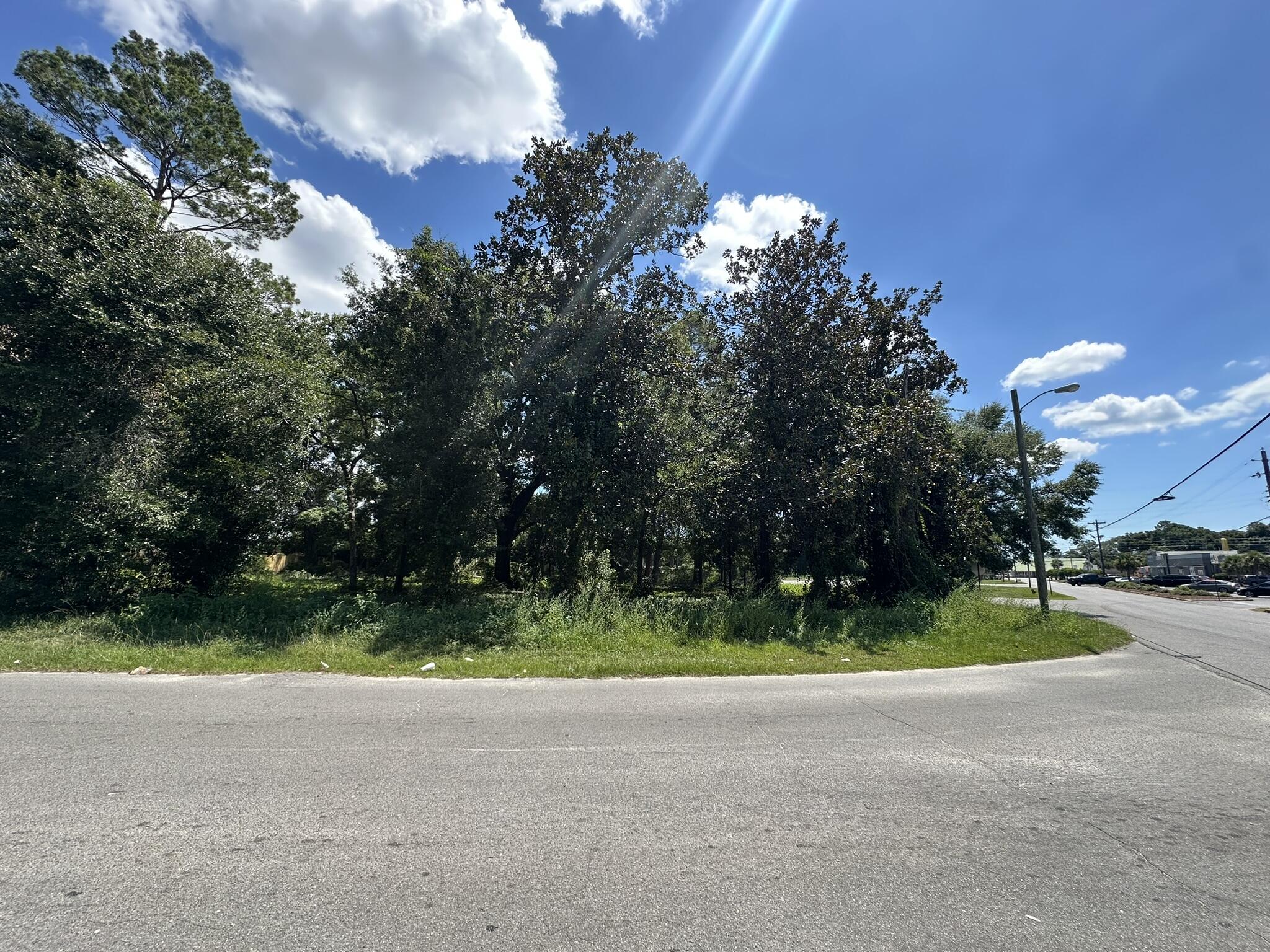 CRESTVIEW - Land