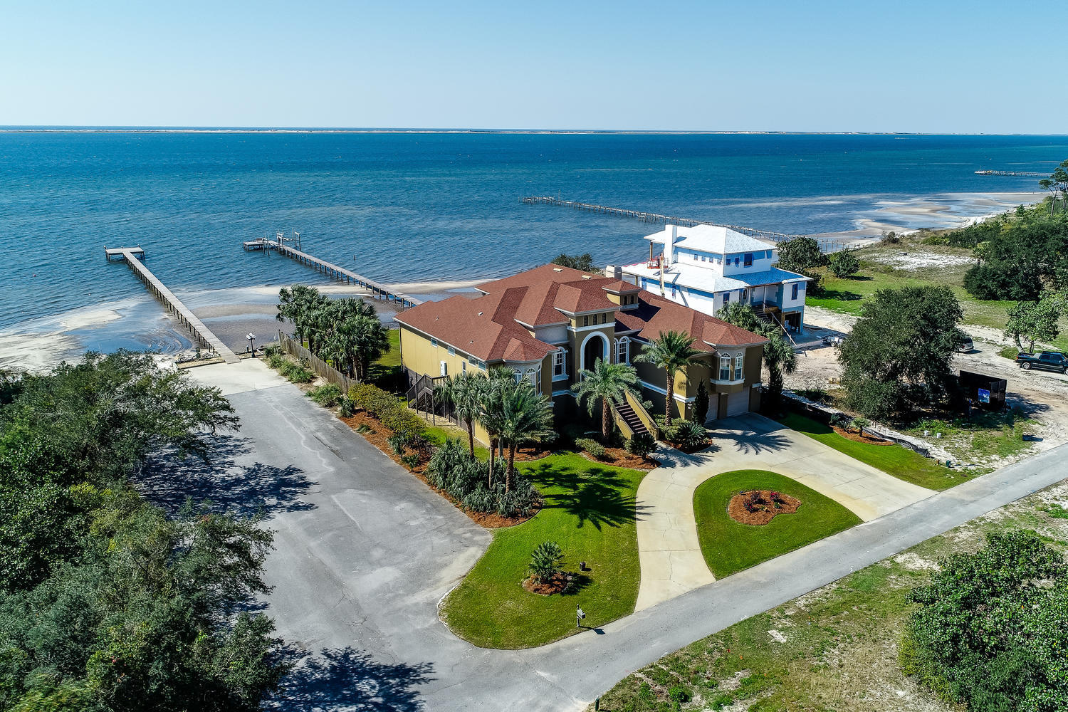 SMUGGLERS COVE - Residential