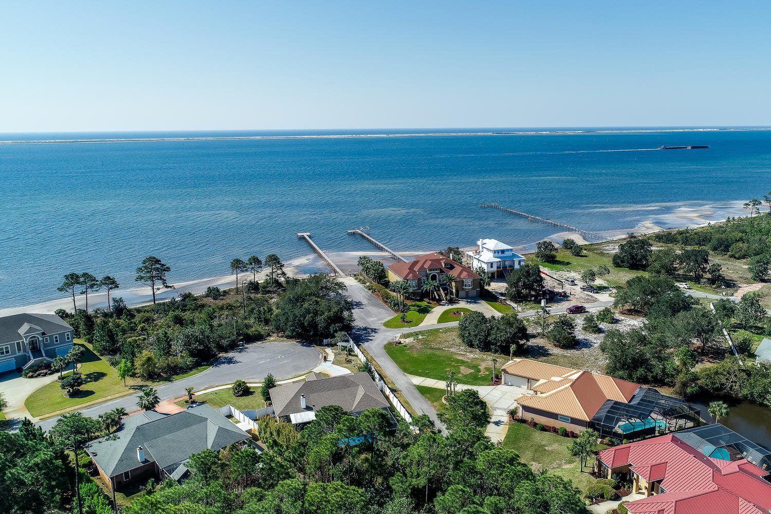 SMUGGLERS COVE - Residential
