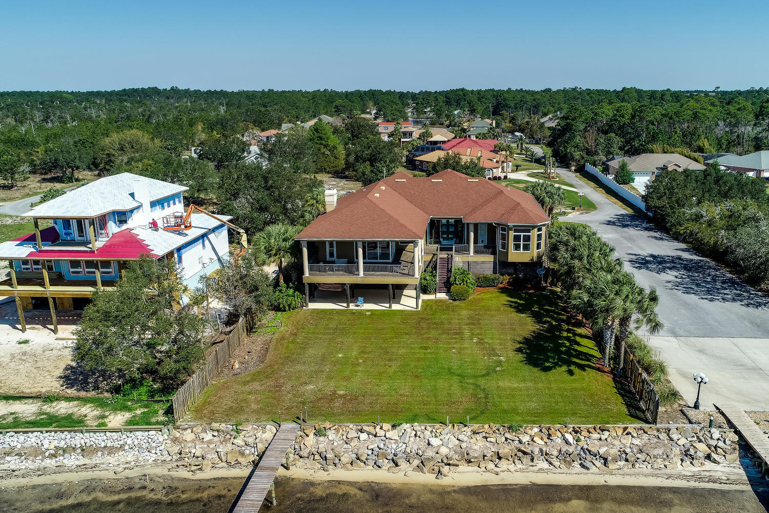 SMUGGLERS COVE - Residential