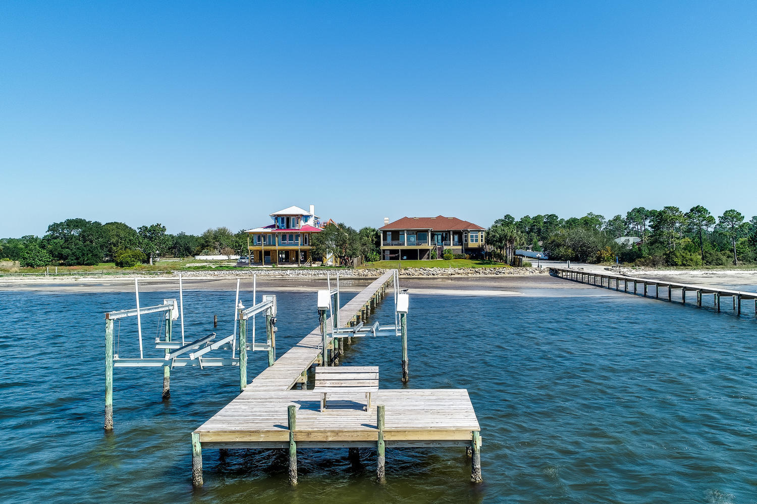 SMUGGLERS COVE - Residential