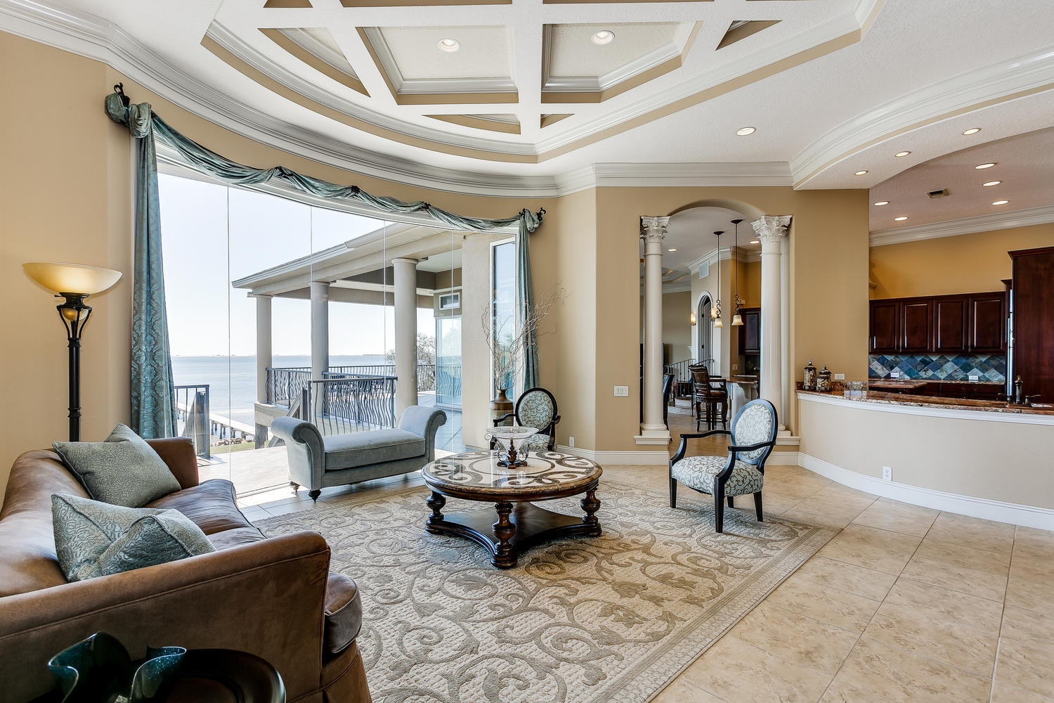 SMUGGLERS COVE - Residential
