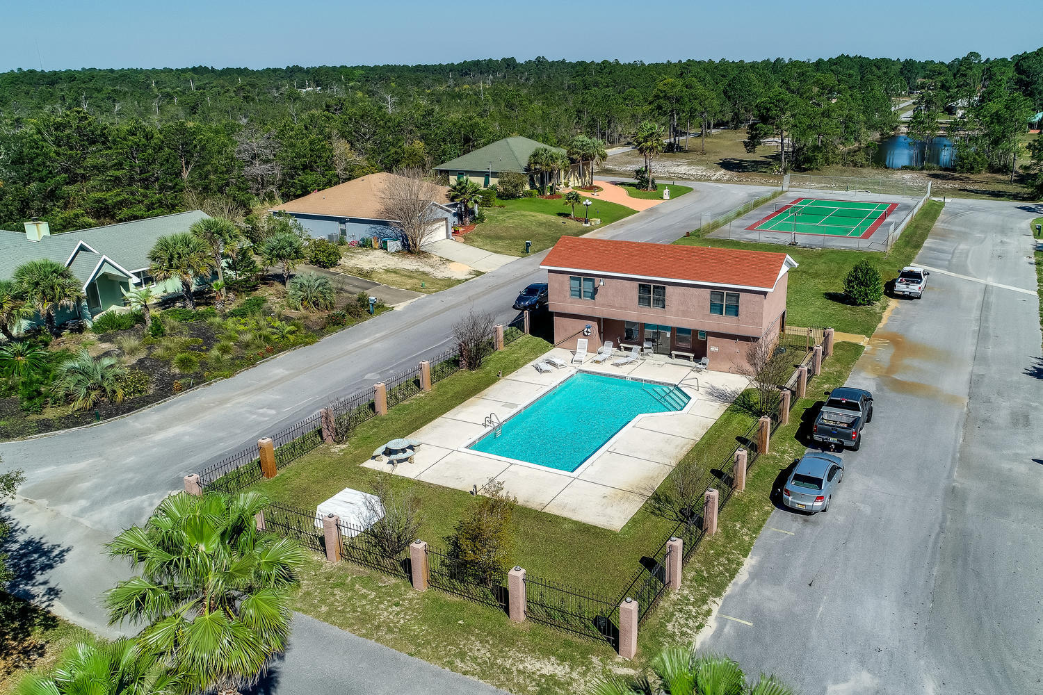 SMUGGLERS COVE - Residential