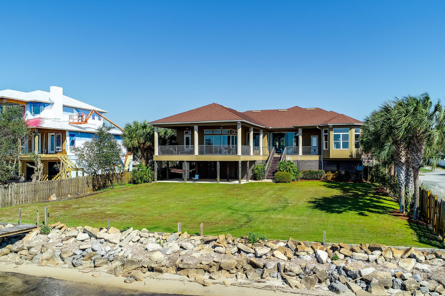 SMUGGLERS COVE - Residential