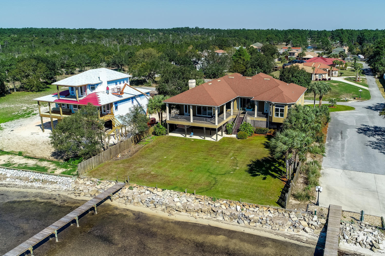 SMUGGLERS COVE - Residential