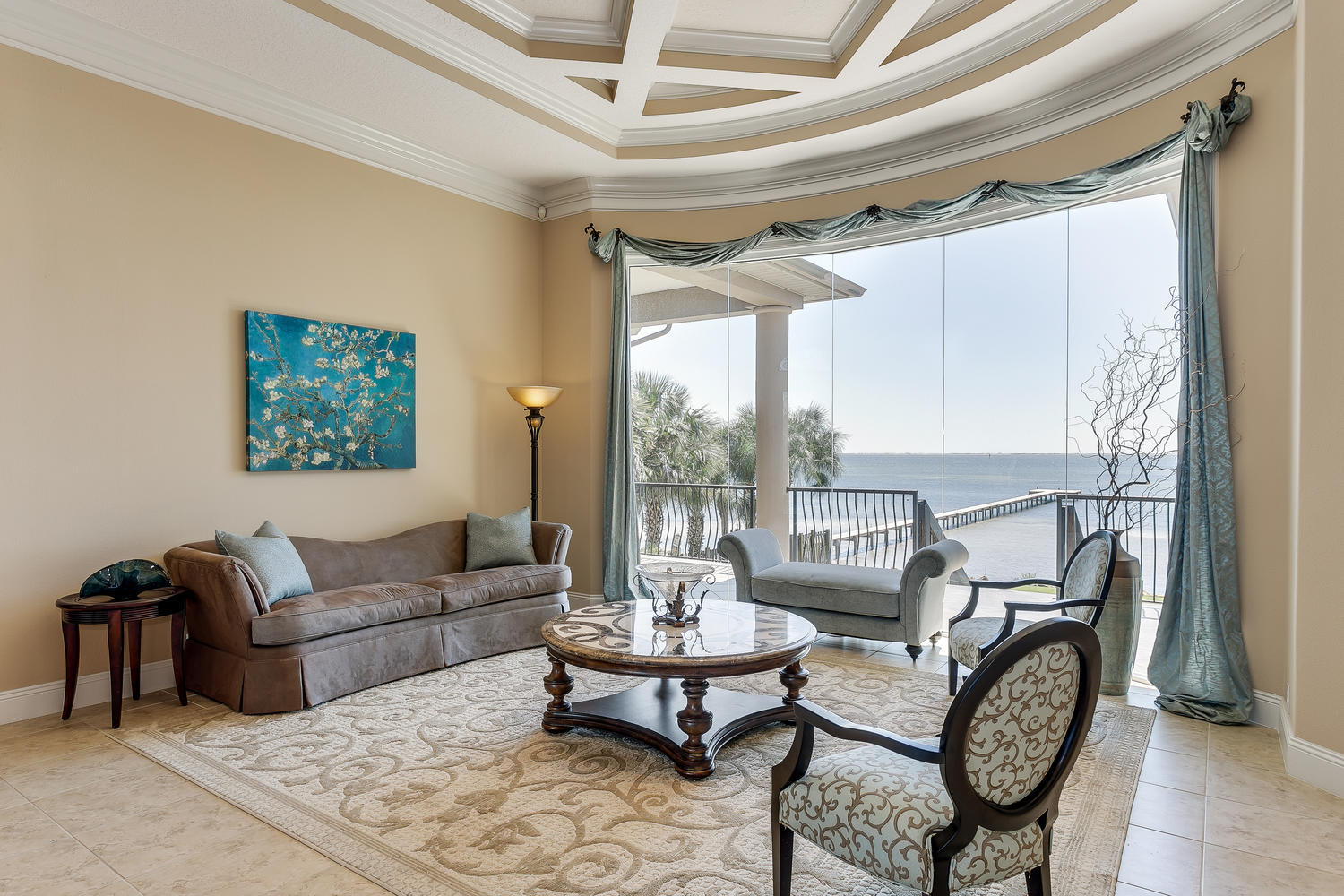 SMUGGLERS COVE - Residential
