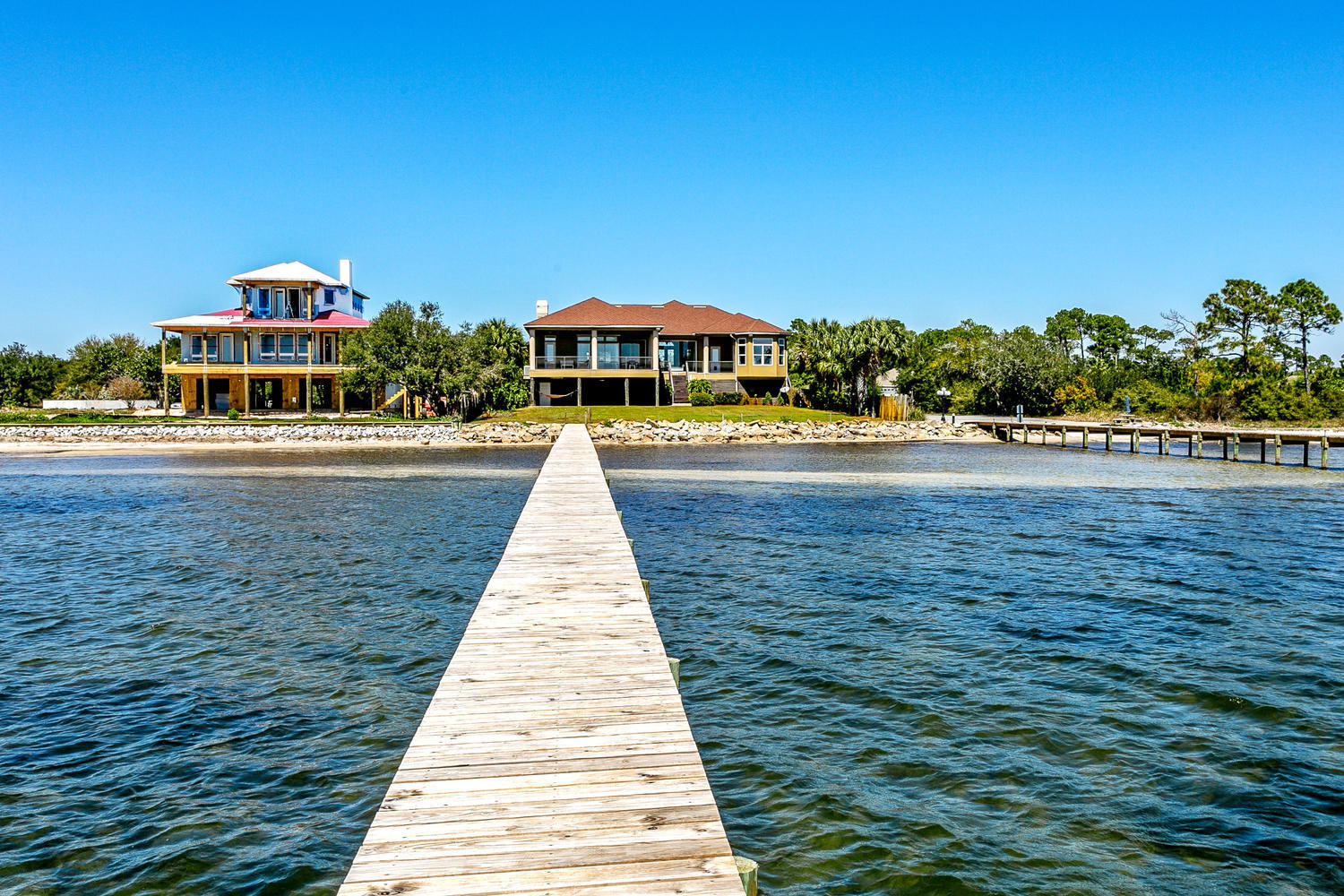SMUGGLERS COVE - Residential