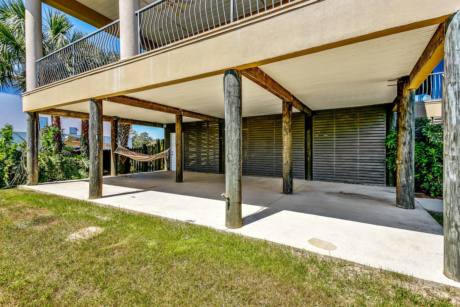 SMUGGLERS COVE - Residential