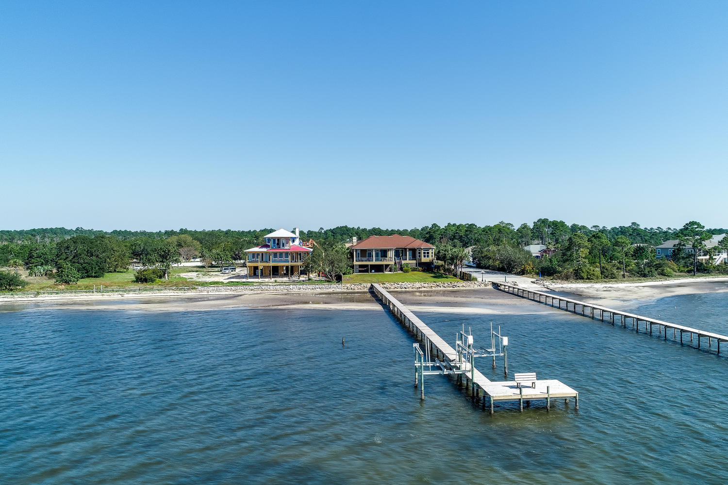 SMUGGLERS COVE - Residential