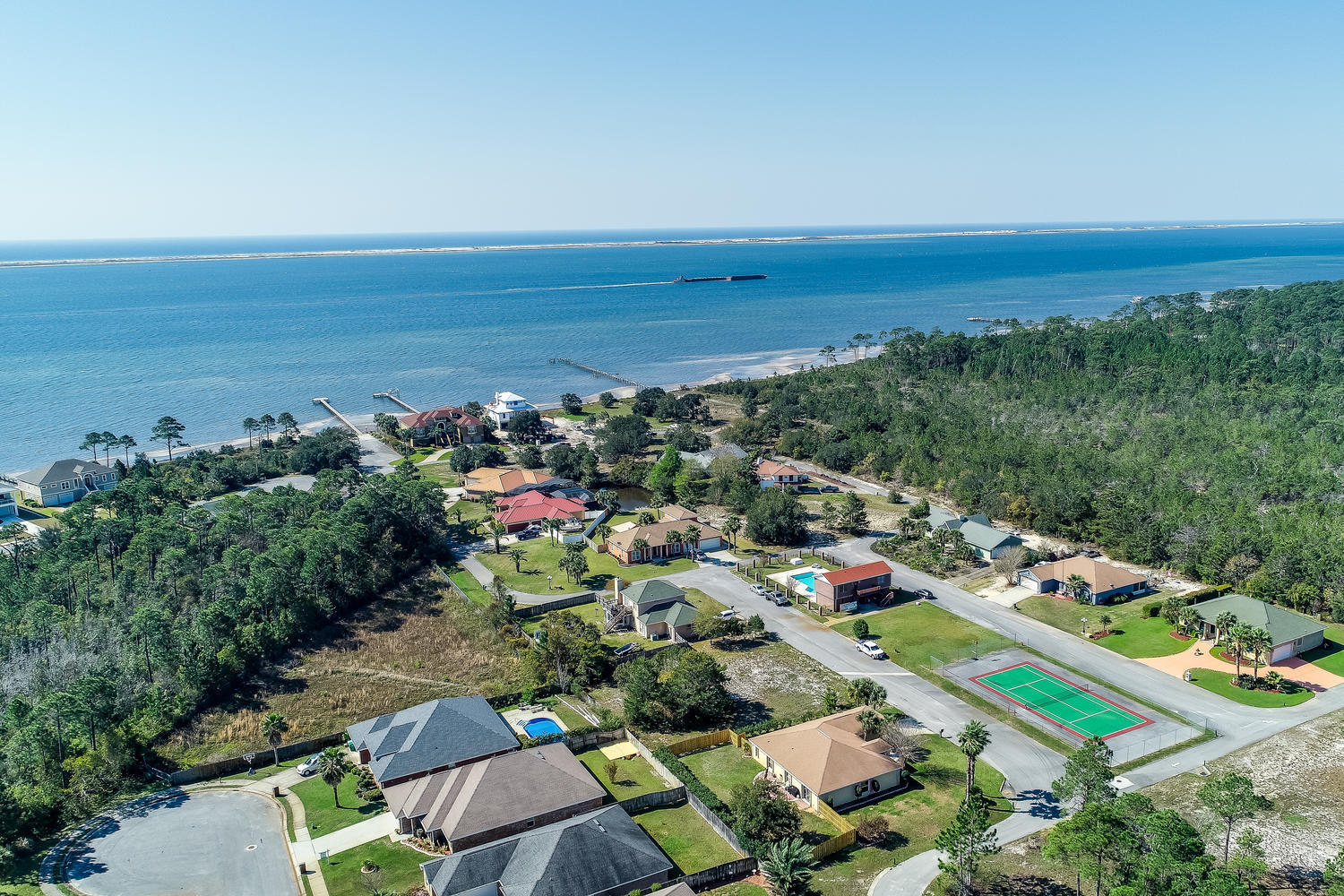 SMUGGLERS COVE - Residential