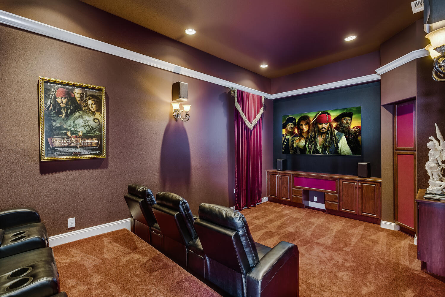 SMUGGLERS COVE - Residential