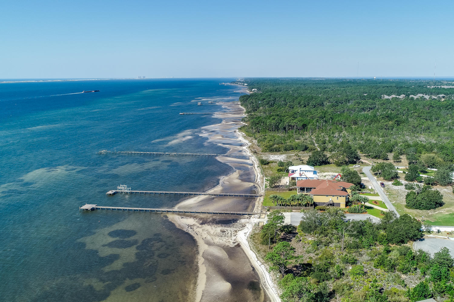 SMUGGLERS COVE - Residential