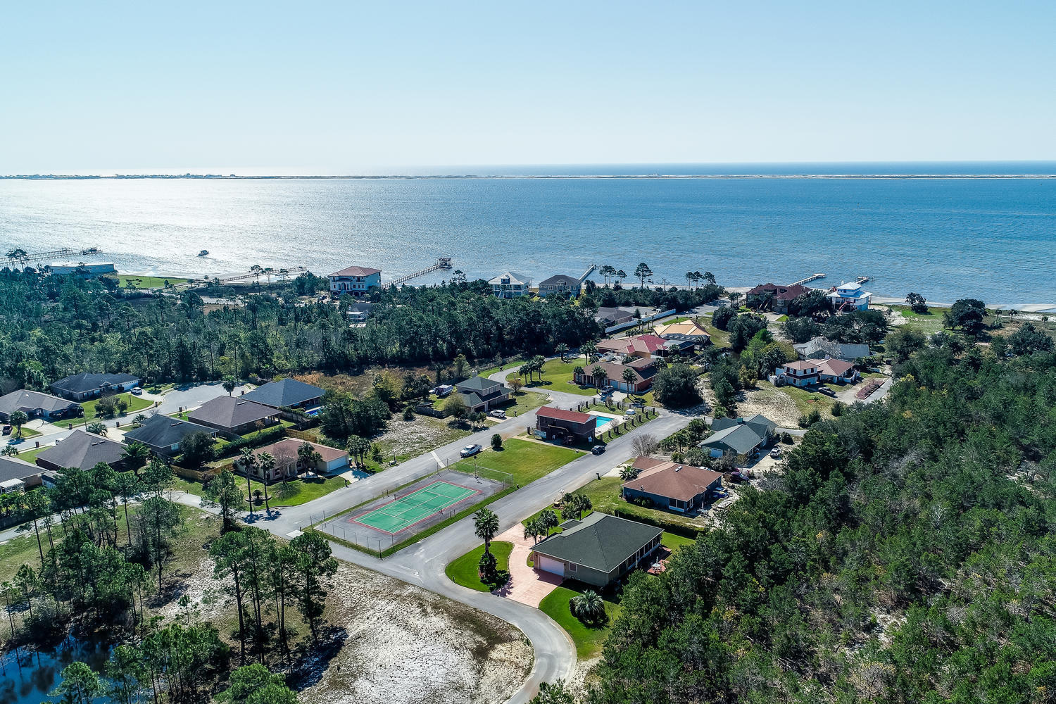 SMUGGLERS COVE - Residential