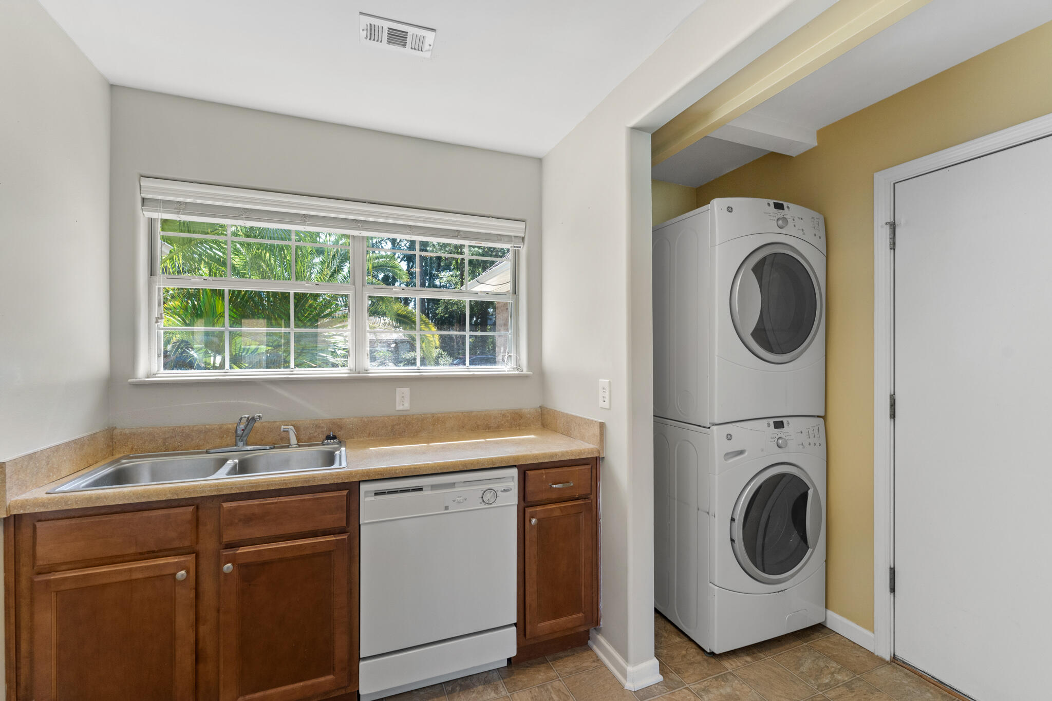 BAY BRIDGE LANDING - Residential