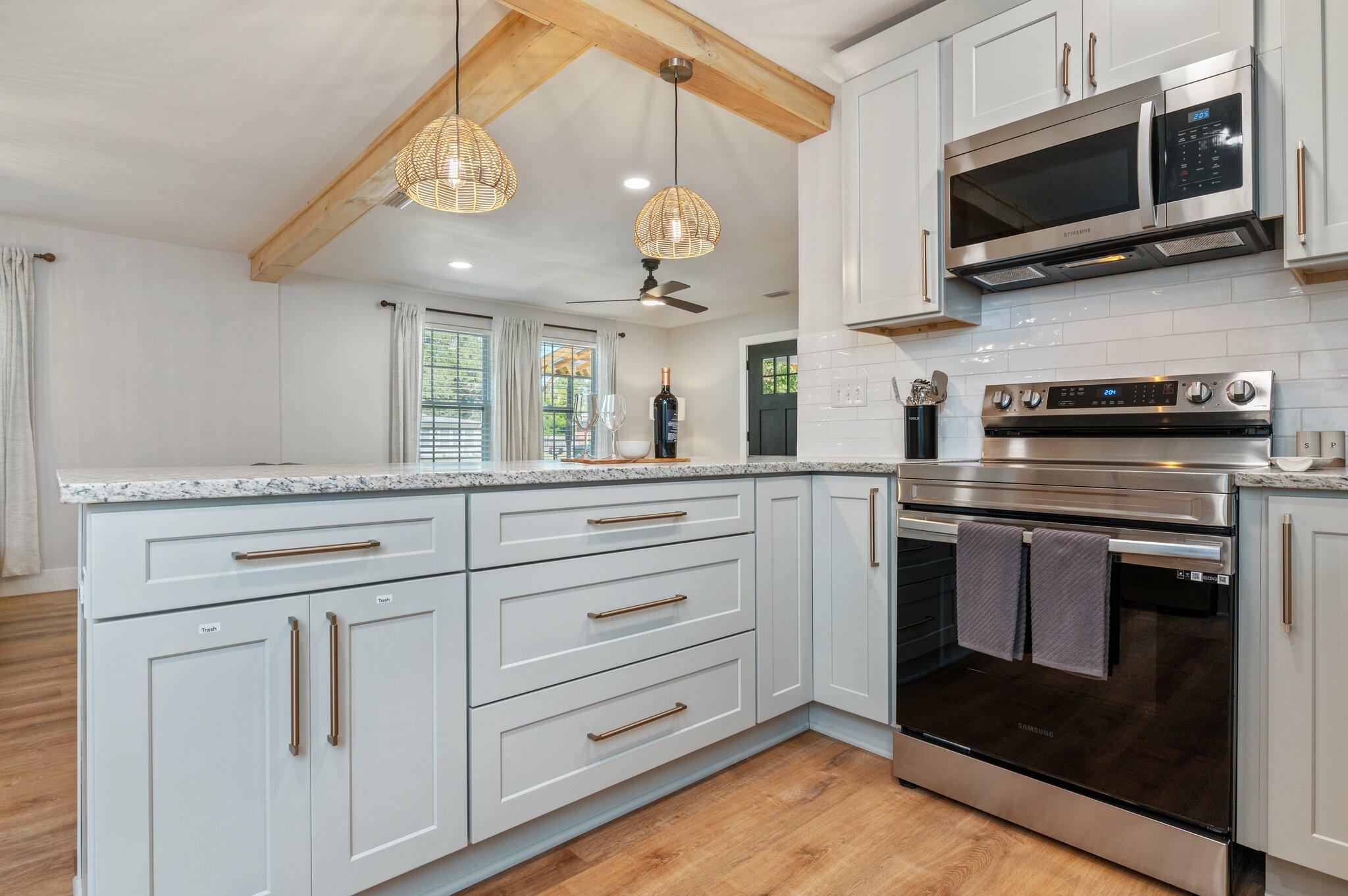 ELLIOTTS POINT - Residential