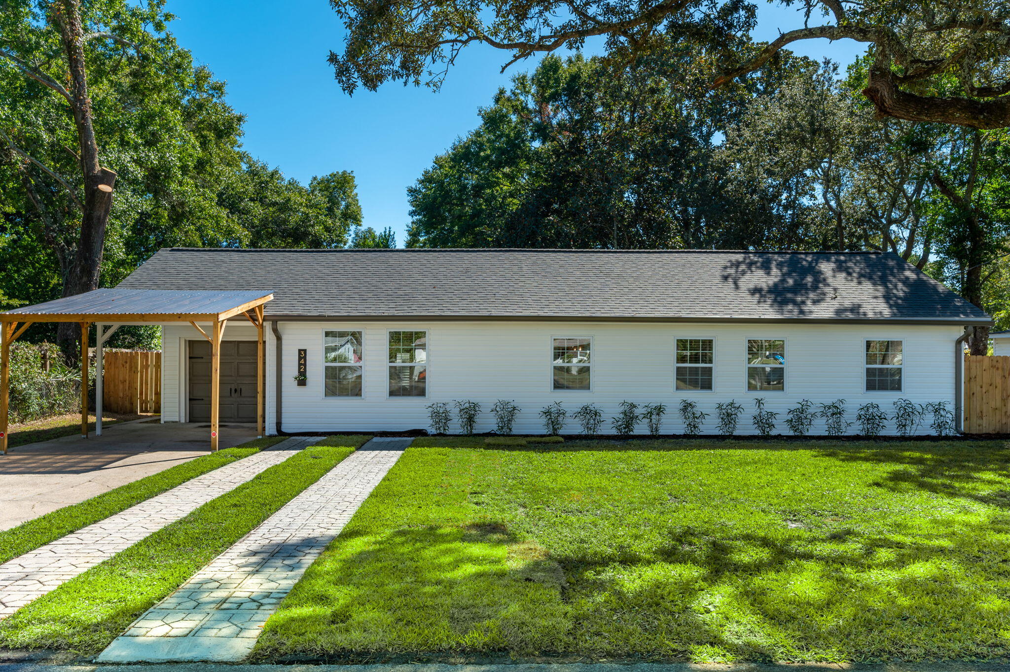 ELLIOTTS POINT - Residential