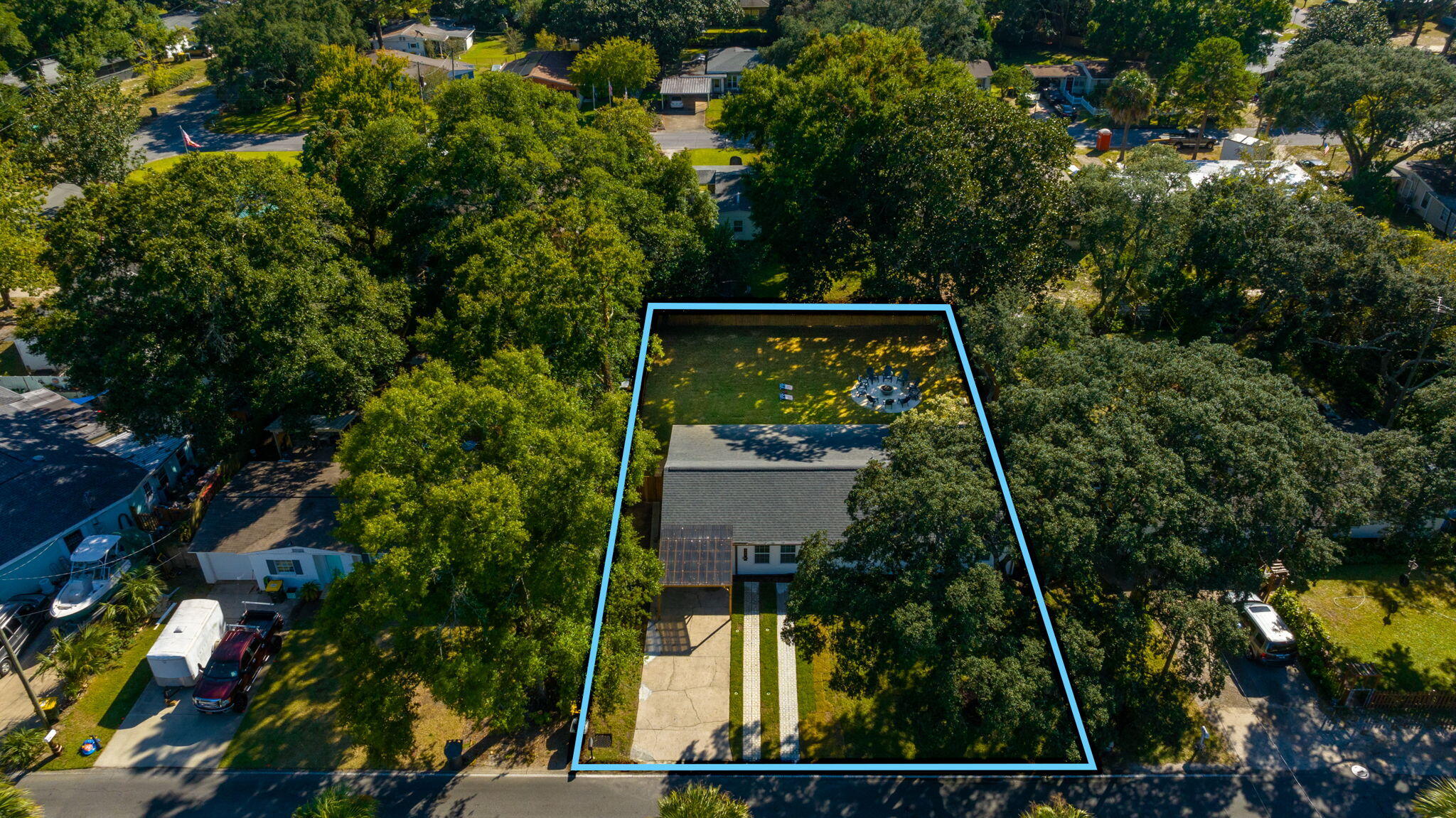 ELLIOTTS POINT - Residential