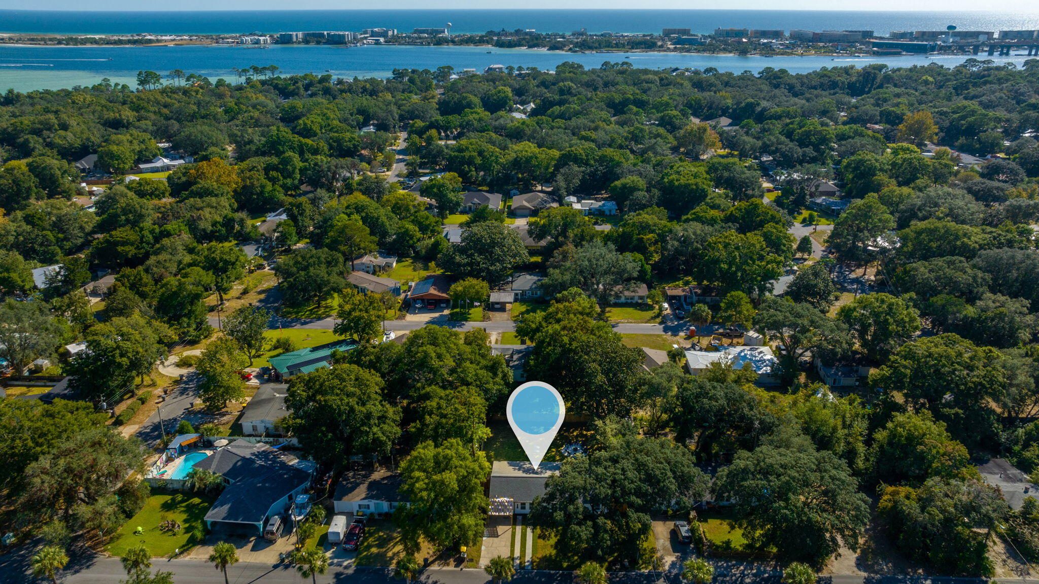 ELLIOTTS POINT - Residential