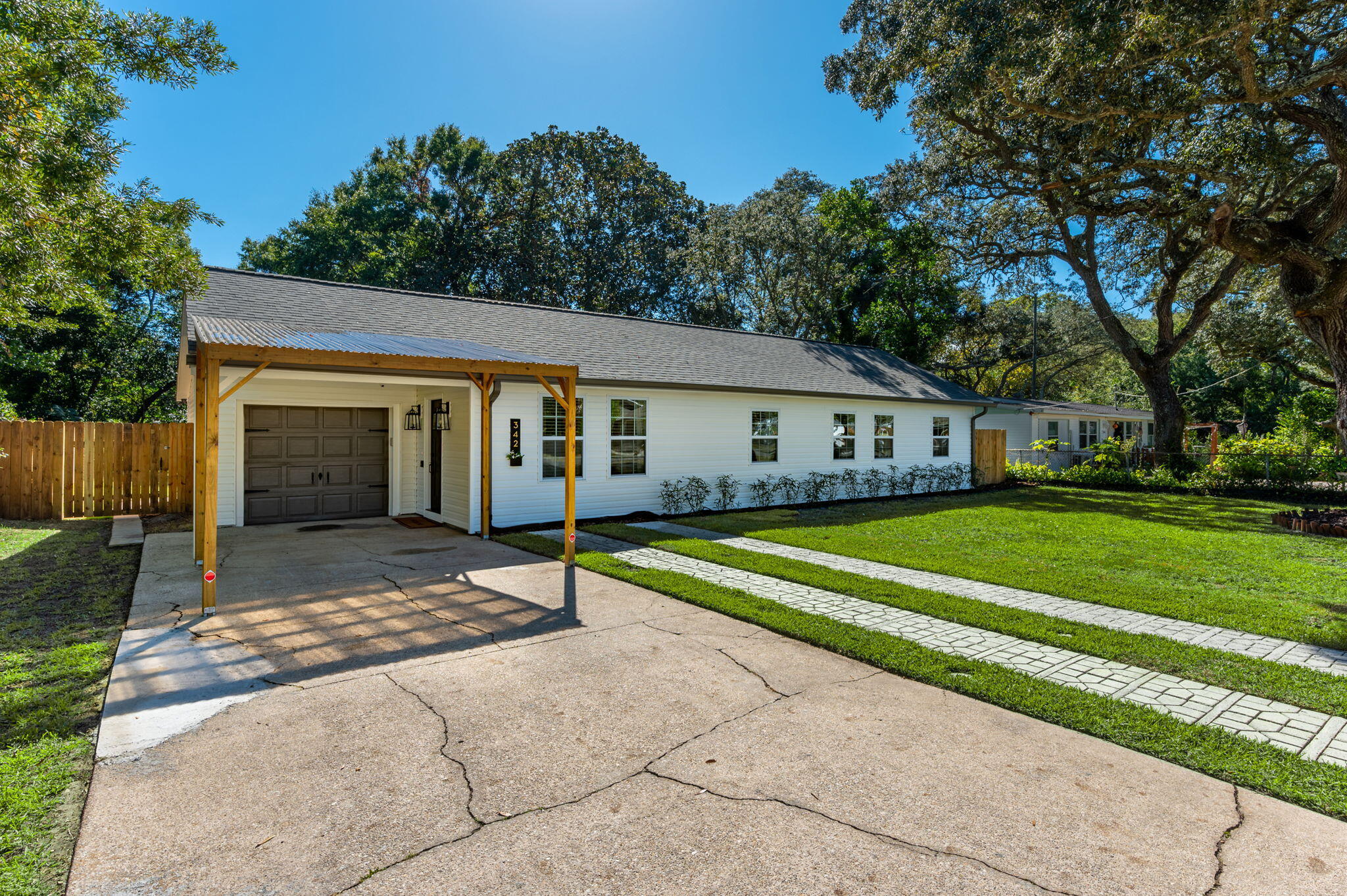 ELLIOTTS POINT - Residential