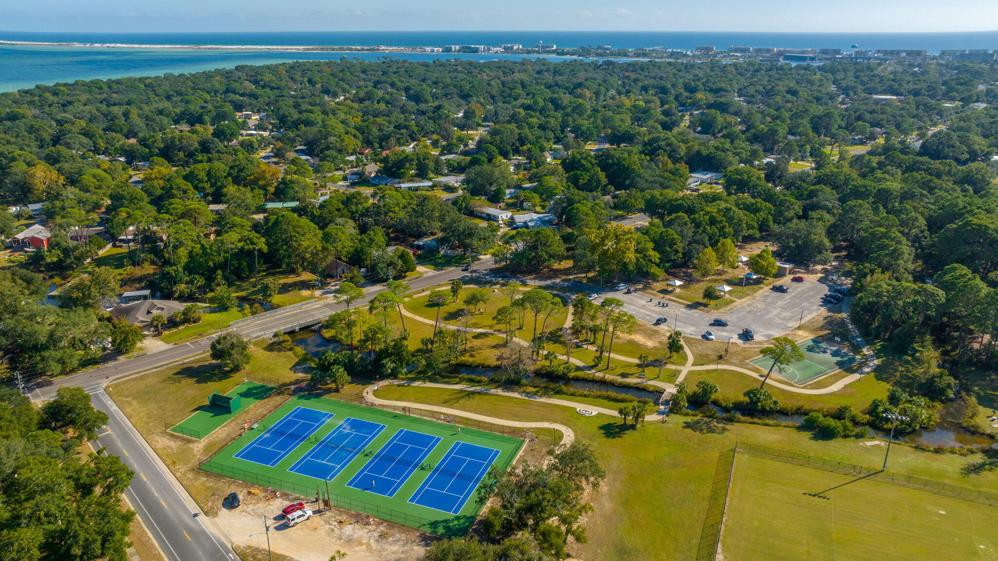 ELLIOTTS POINT - Residential