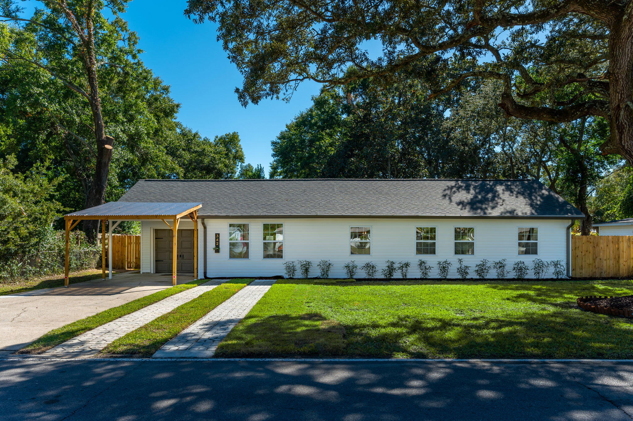 ELLIOTTS POINT - Residential